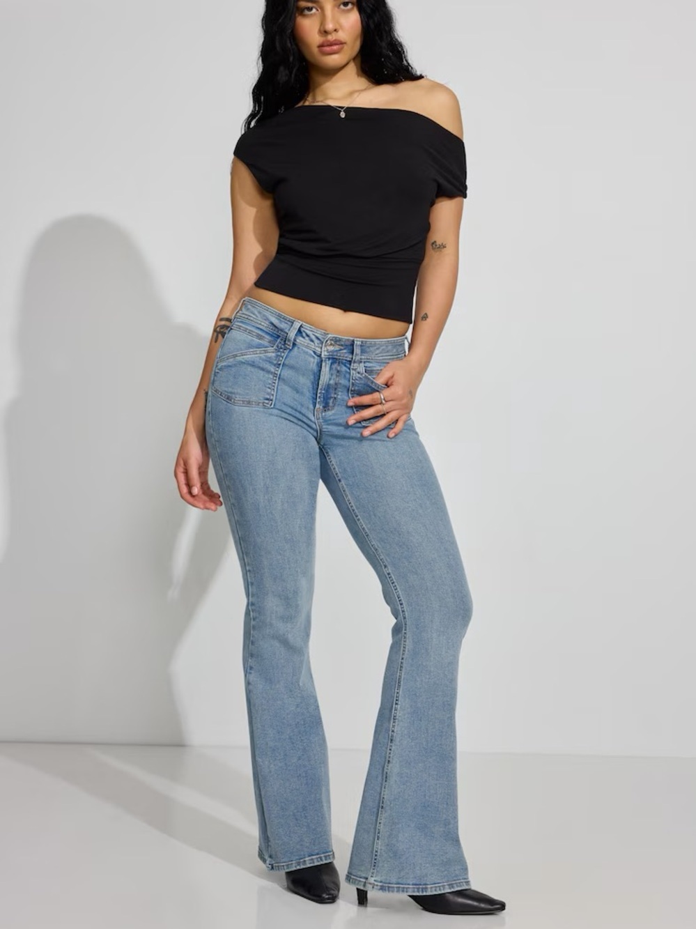 NWT GARAGE Low Rise Flare Jeans - 26/03